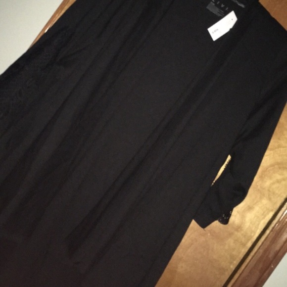 22/24W Embroidered Lace Inset Active Overpiece - Picture 7 of 9